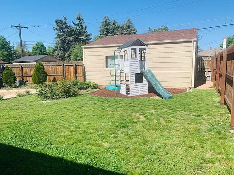 1121 Alton St — Photo 27