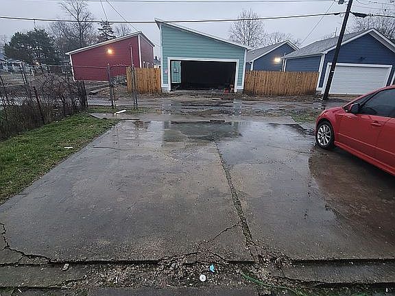 5th image of 1613 Draper St