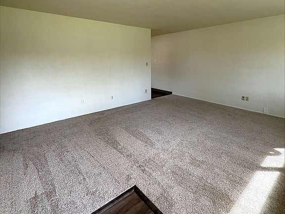 4th image of 810 NW 23rd St #45
