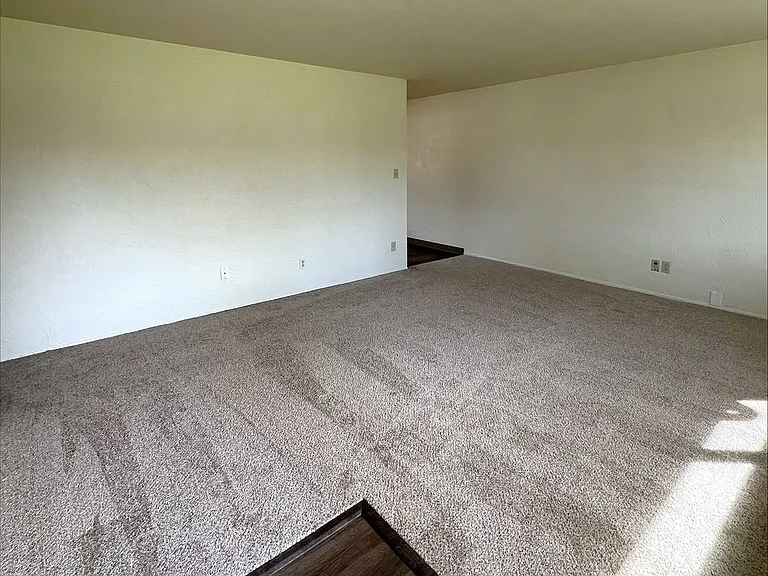 810 NW 23rd St — Photo 37