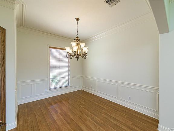 3rd image of 279 Olympia Dr