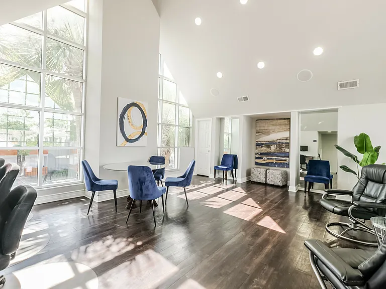 Turtle Pointe Apartments — Photo 31