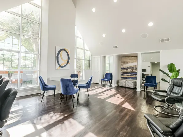 Turtle Pointe Apartments