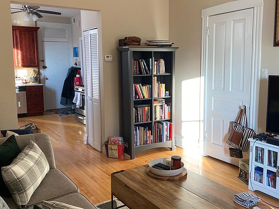 4th image of 1725 N Hermitage Ave APT 2R