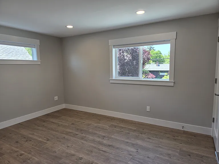 9136 N Portsmouth Ave #B — Photo 10