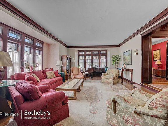 5th image of 155 Ascan Ave