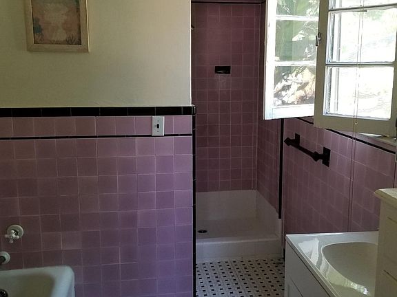 BATHROOM W/ORIGINAL TILES