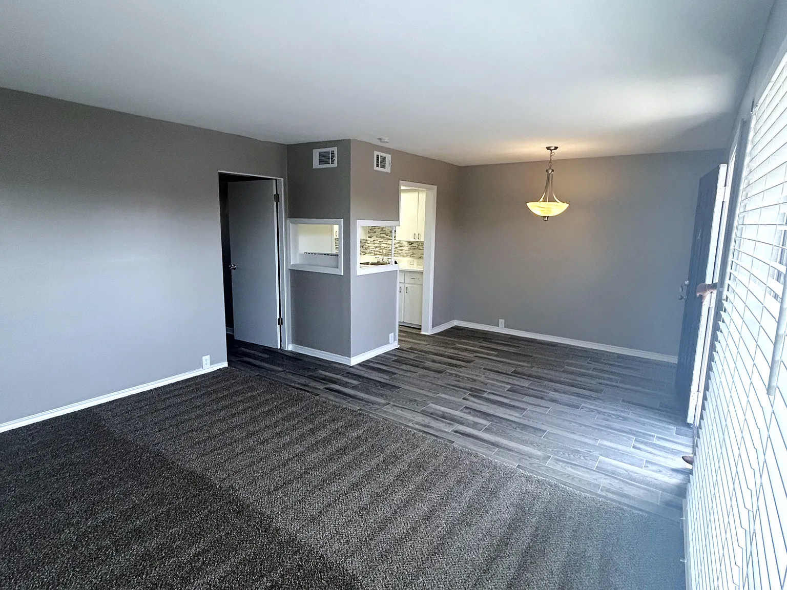 Bateswood Manor Apartments — Photo 2