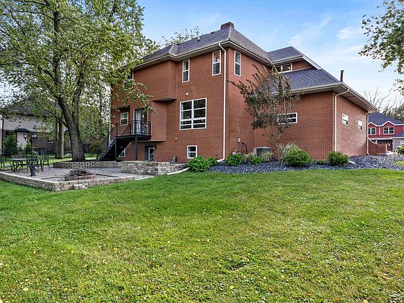 3rd image of 8923 Parrish Ave