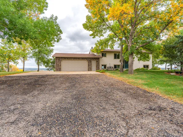 4104 Old Red Trl NW, Mandan, ND 58554