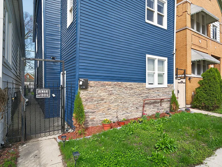 8428 S Escanaba Ave #1 — Photo 14