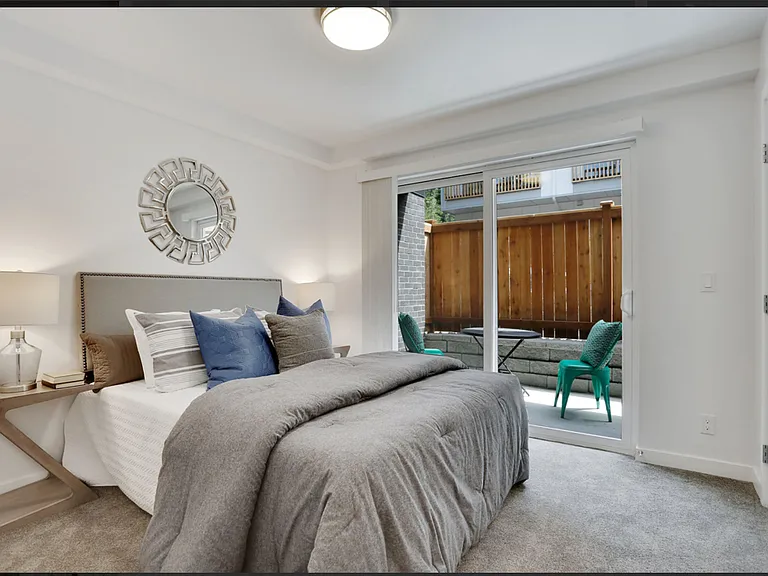 Silverlake Townhomes — Photo 11