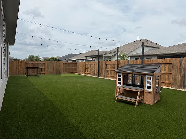 8601 Silverthorne St — Photo 16