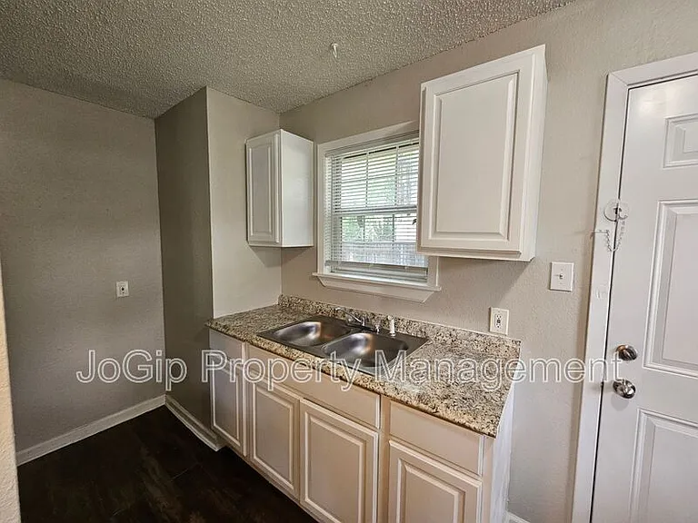 6365 Hollis Ave — Photo 8