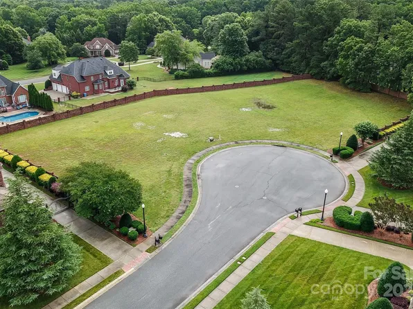 13 & 14 Brooks Knoll Ln, Charlotte, NC 28227