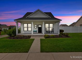 6927 E Cottage Ln NE, Rockford, MI 49341