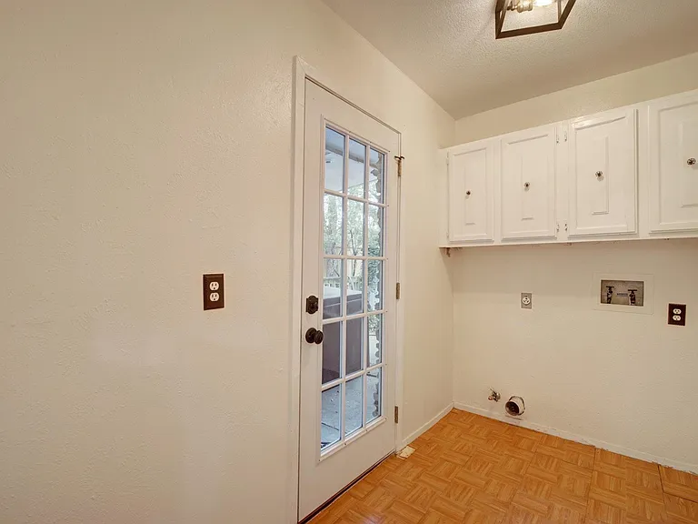 10509 Doering Ln — Photo 8