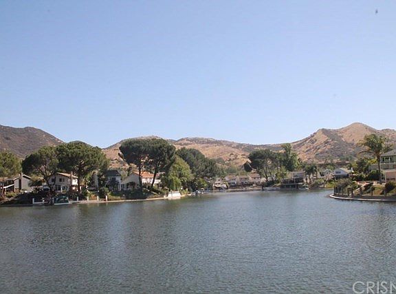 Spectacular Lake And Mountain Views!