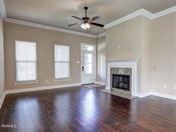 3rd image of 109 Caillou Grove Rd
