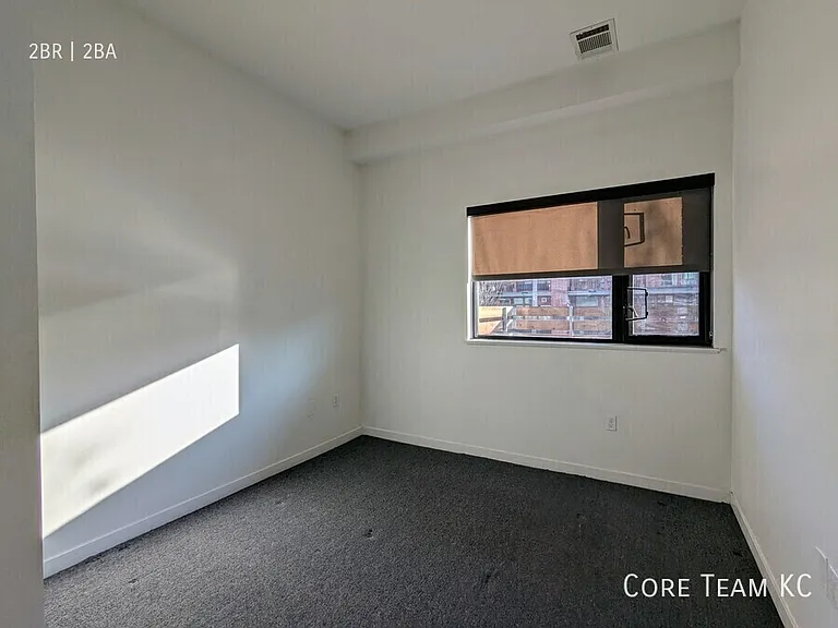 662 E 63rd St #103 — Photo 4