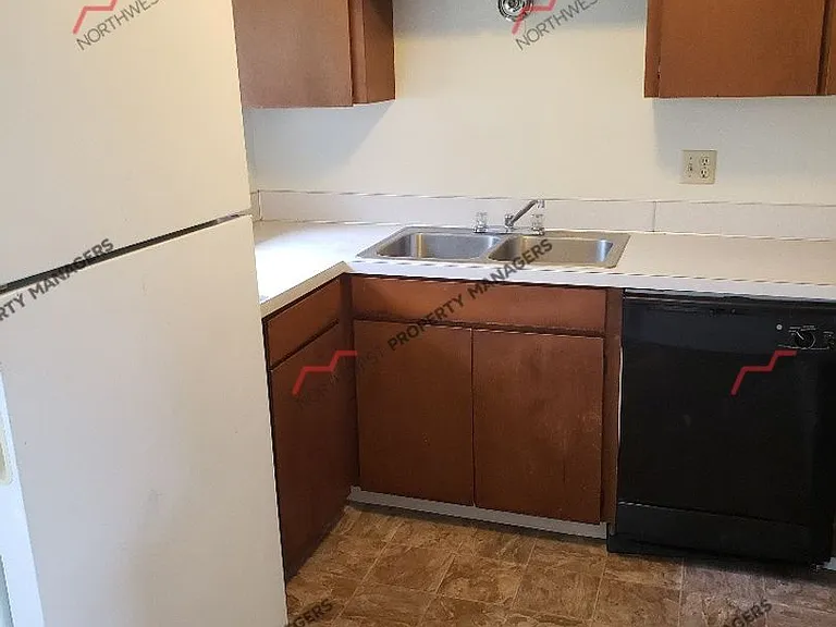556 Avery Rd W — Photo 5