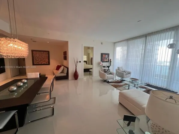 200 Biscayne Blvd #4603, Miami, FL 33131
