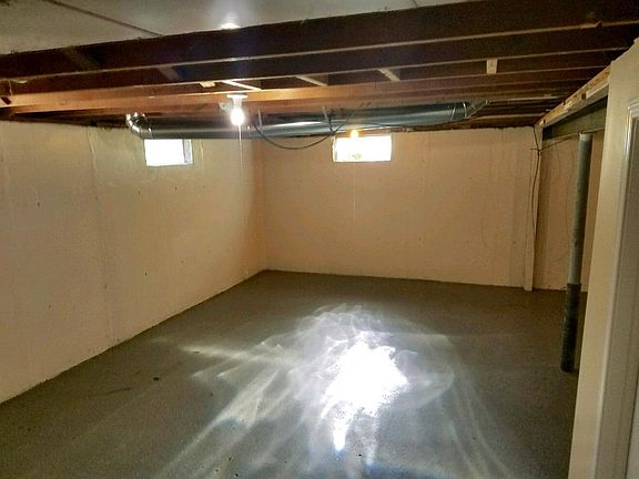 4th image of 1053 Janet Ave