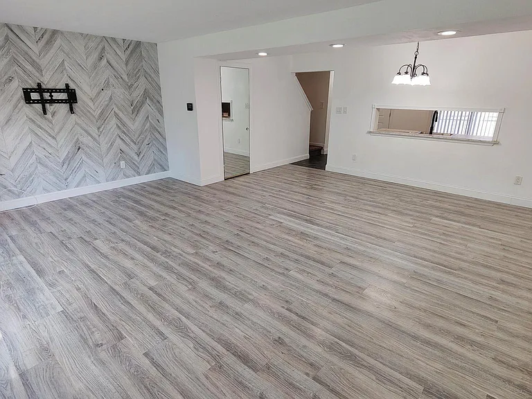 1139 Thackary Ct — Photo 3