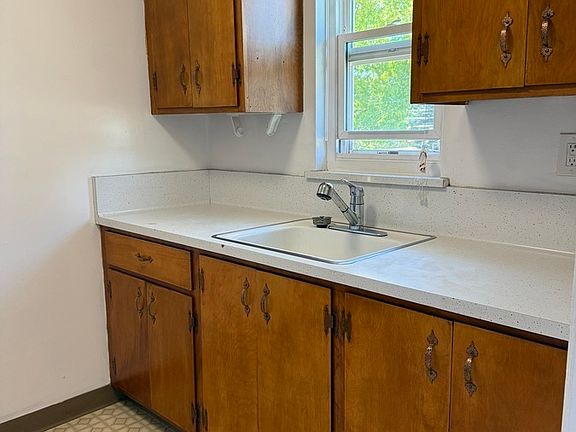 4th image of 12 Clinton St APT 9