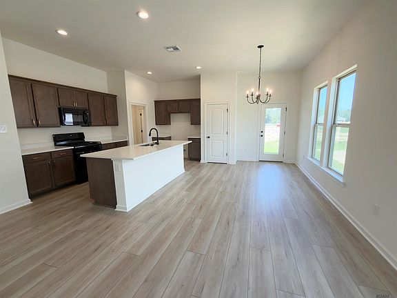 3rd image of 13583 Wesson Dr