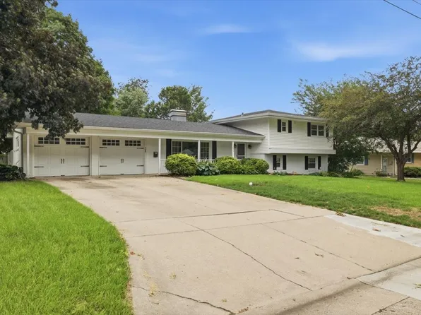 1203 S 14th Ave W, Newton, IA 50208
