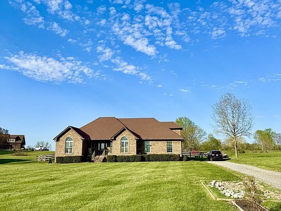 3rd image of 530 Thompson Ln