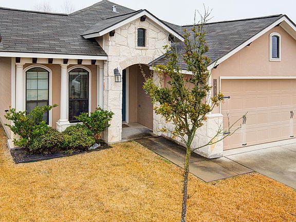 2nd image of 205 Simi Dr