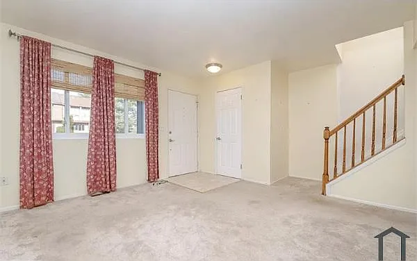 13 Gloucester Ct — Photo 2