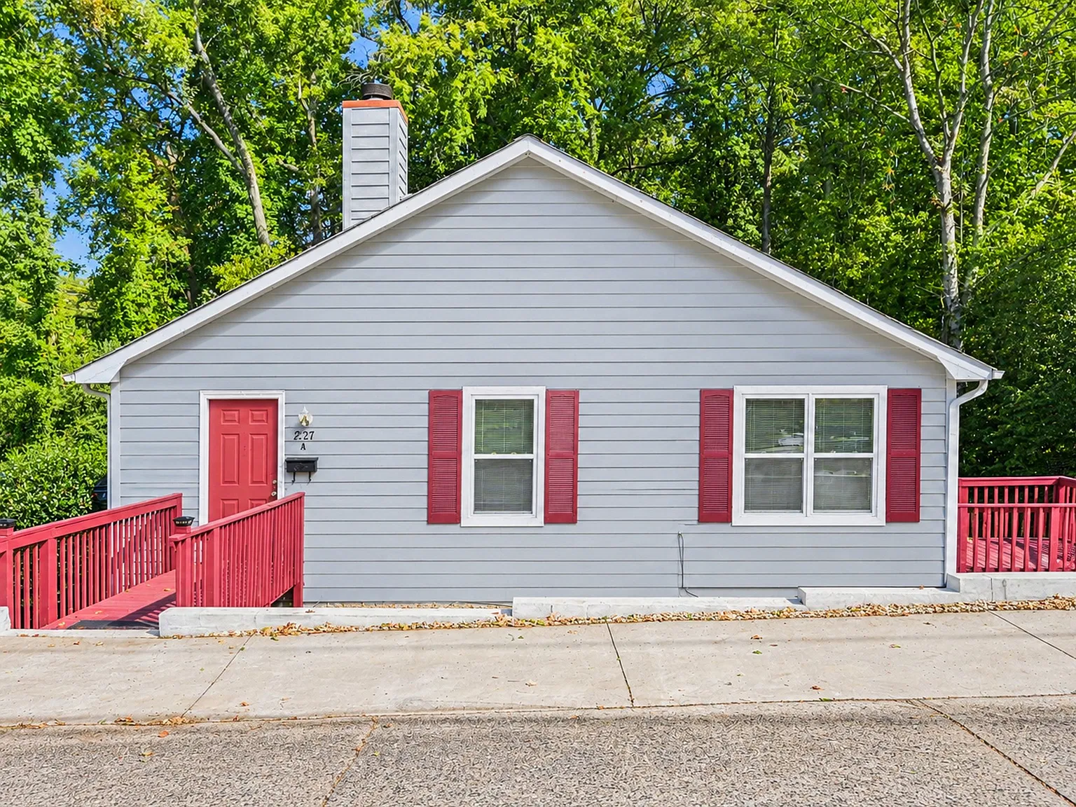 3 bed, 1300 sqft, $2,000 — Photo 1