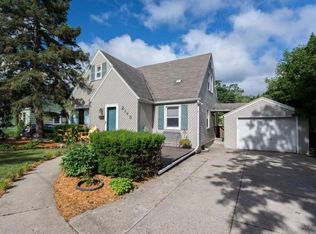 2143 Riverside Dr NE, Grand Rapids, MI 49505