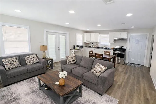 697 Martin Ln — Photo 3