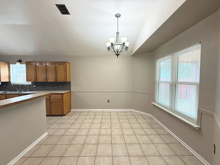 1002 Northern Dancer Dr — Photo 4