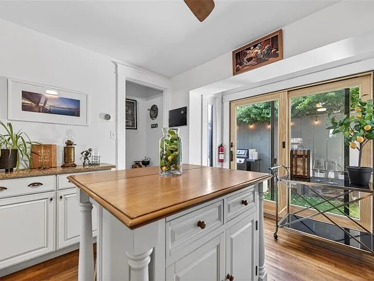 494 Thames St — Photo 12