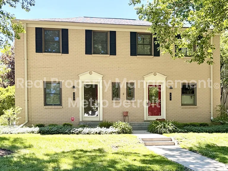 655 N Eton St #22 — Photo 1