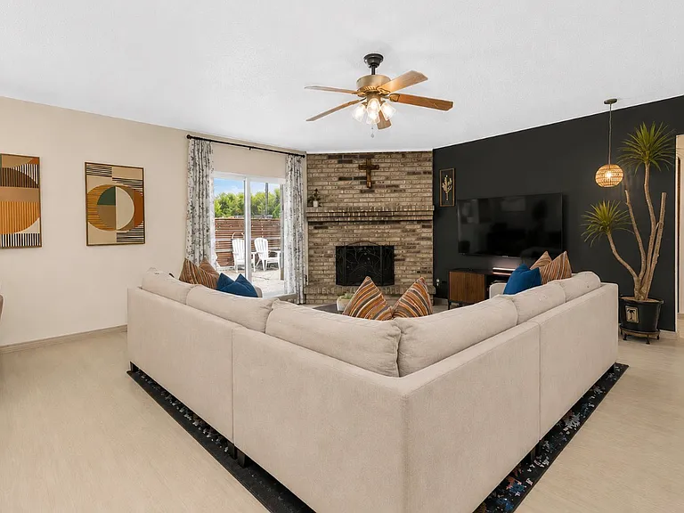 1401 N Nolan River Rd #B — Photo 5