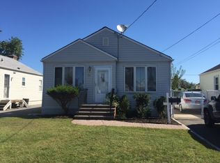 32 Rockaway Ave, Westbury, NY 11590