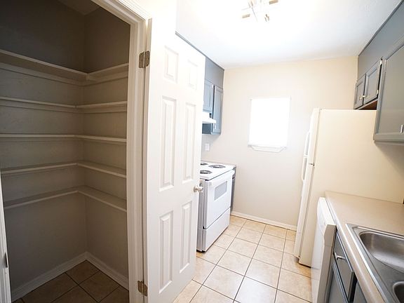 5th image of 2741 W Tharpe St