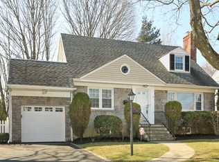 22 Arlington Rd, Scarsdale, NY 10583