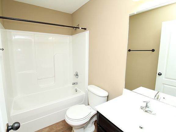 5th image of 1731 Thistlewood Dr #B