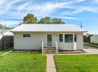 1011 18th St SE, Minot, ND 58701