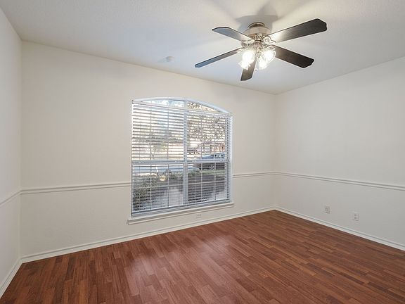 4th image of 2630 Montebello