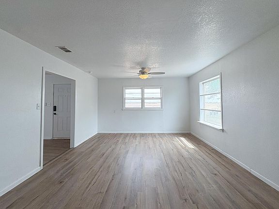 5th image of 809 W 5th St