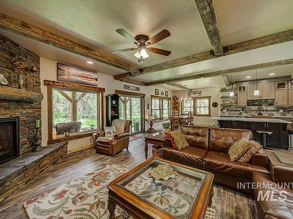5th image of 15 Larkspur Cir