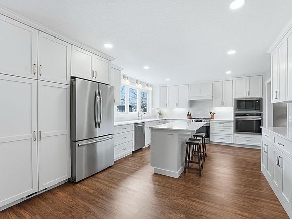 3rd image of 10602 Alderwood Ln